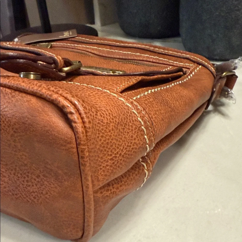 b.o.c. LEATHER CROSSBODY Messenger Bag NWT - Picture 5 of 11